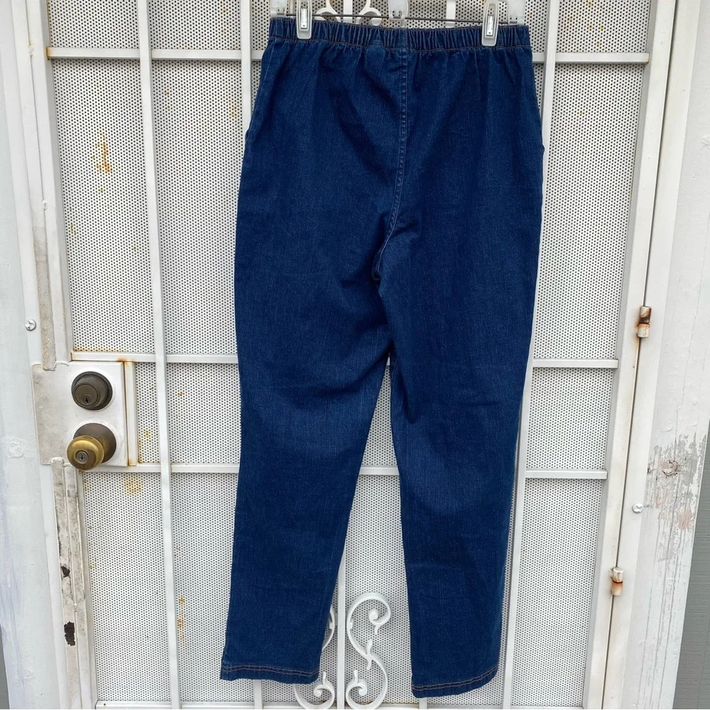 Croft & Barrow woman’s size medium average elastic waist stretch jeans - Picture 3 of 6